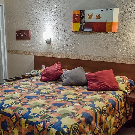 Hotel Posada Regis Guadalajara Zewnętrze zdjęcie