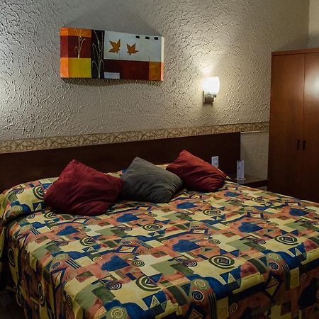 Hotel Posada Regis Guadalajara Zewnętrze zdjęcie