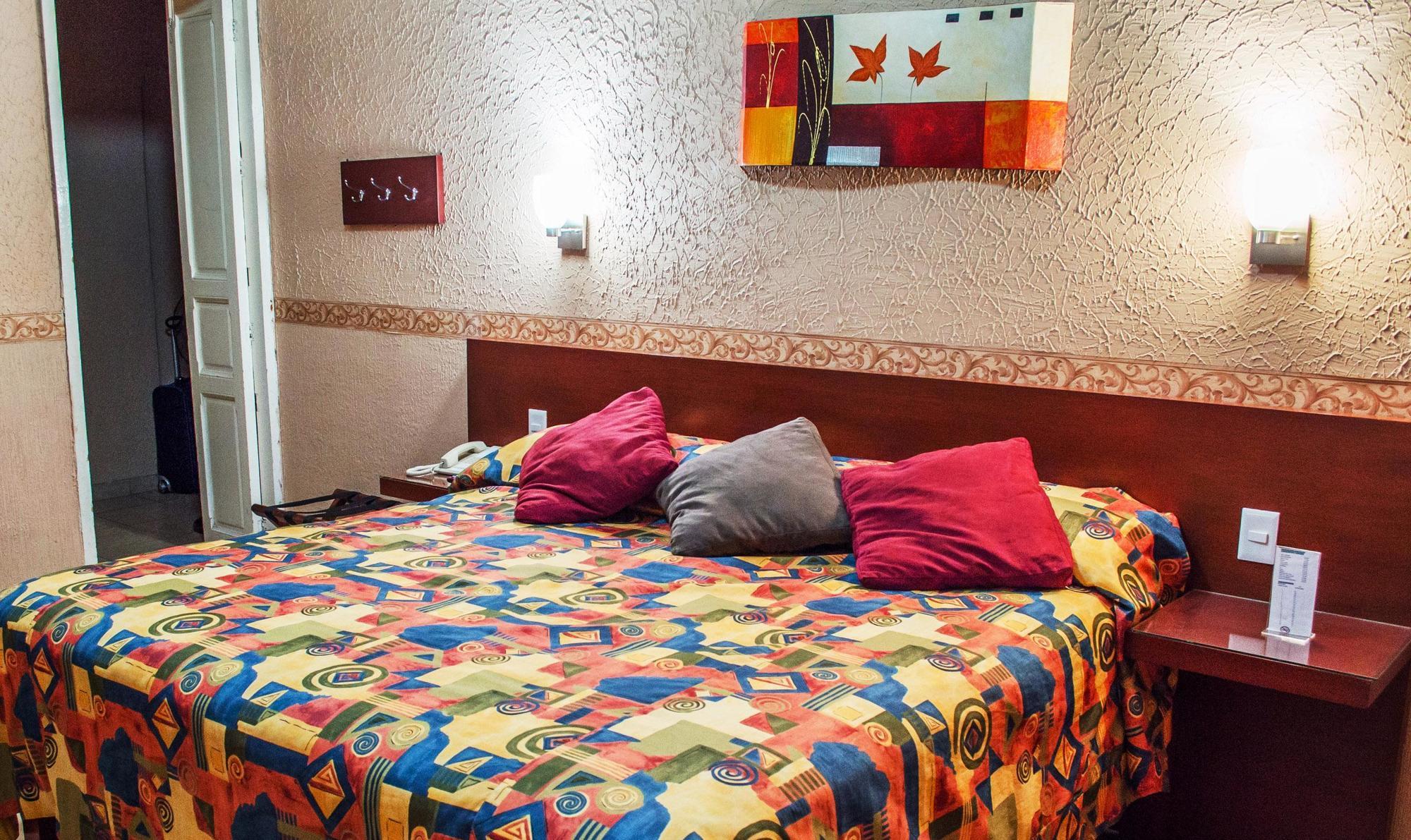 Hotel Posada Regis Guadalajara Zewnętrze zdjęcie