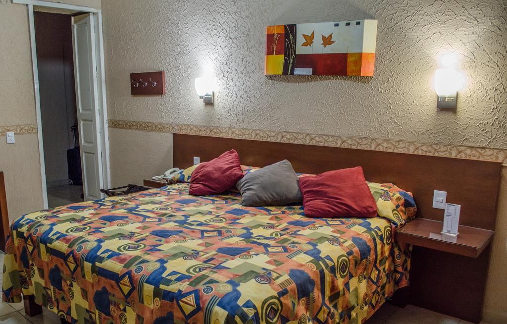 Hotel Posada Regis Guadalajara Zewnętrze zdjęcie