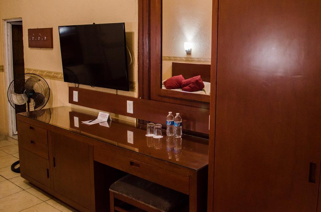 Hotel Posada Regis Guadalajara Zewnętrze zdjęcie