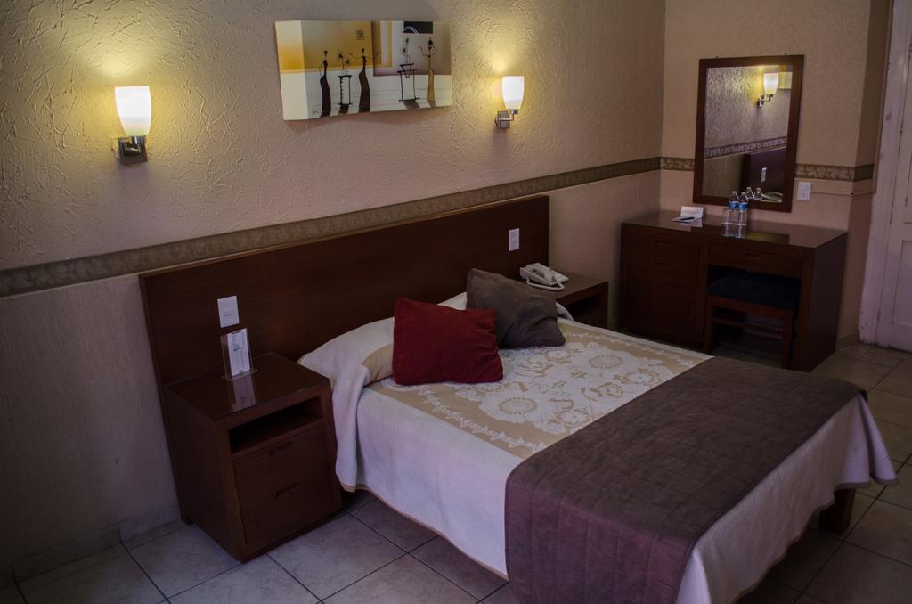Hotel Posada Regis Guadalajara Zewnętrze zdjęcie